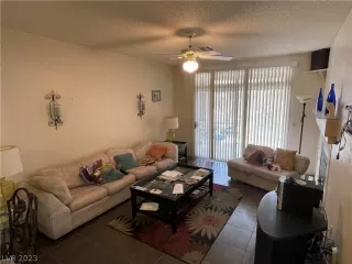 Photo #4: 2473933 Listing