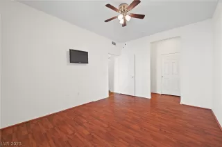 Photo #4: 2473941 Listing