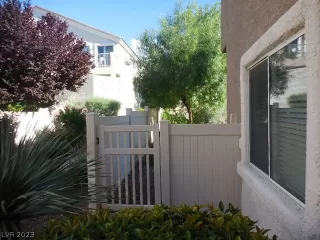 Photo #2: 2473944 Listing