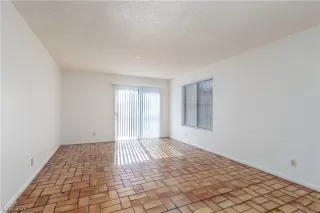 Photo #2: 2473979 Listing