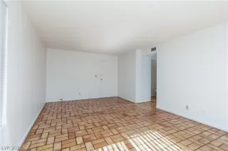 Photo #3: 2473979 Listing