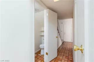 Photo #4: 2473979 Listing