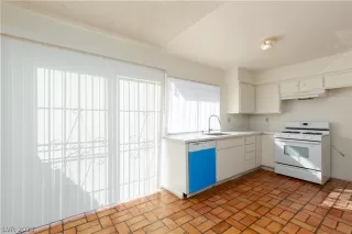 Photo #5: 2473979 Listing