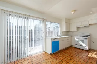 Photo #6: 2473979 Listing