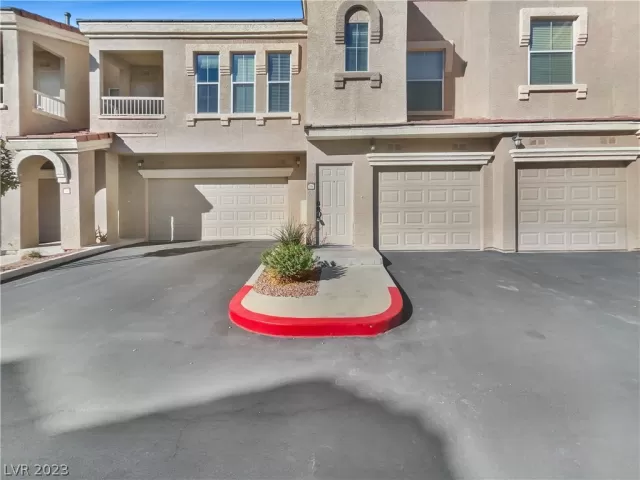 MLS: 2474025 Condo For Sale