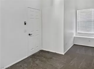 Photo #6: 2474025 Listing