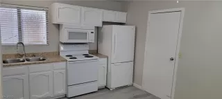 Photo #2: 2474046 Listing 
