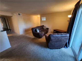 Photo #3: 2474064 Listing