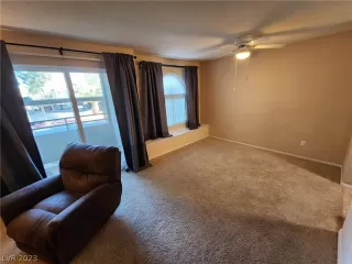 Photo #6: 2474064 Listing