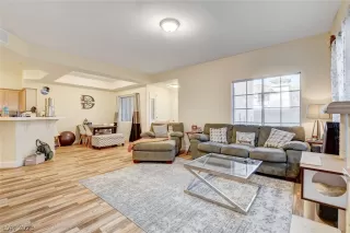 Photo #4: 2474067 Listing 