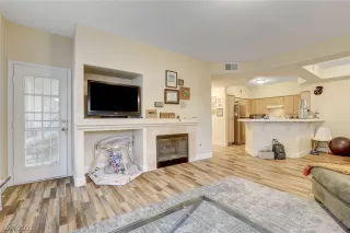 Photo #5: 2474067 Listing 