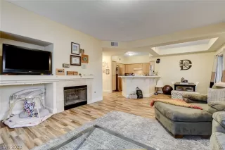 Photo #6: 2474067 Listing 