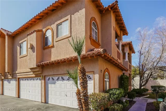 MLS: 2474097 Condo For Sale