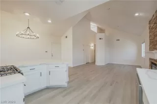 Photo #5: 2474097 Listing 