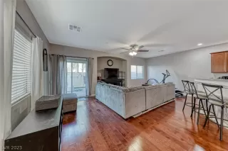 Photo #3: 2474114 Listing