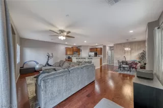 Photo #4: 2474114 Listing