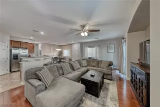 Photo #5: 2474114 Listing