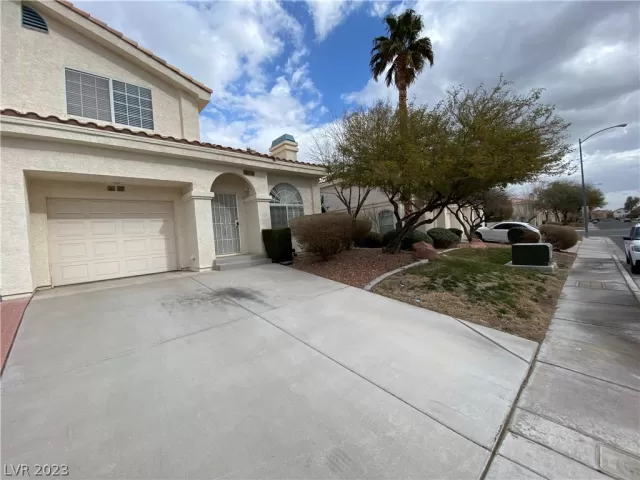 MLS: 2474128 Condo For Sale