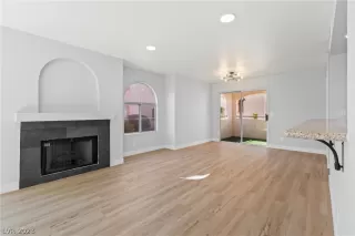 Photo #3: 2474131 Listing