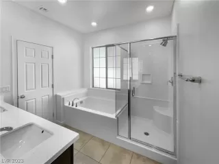 Photo #5: 2474156 Listing