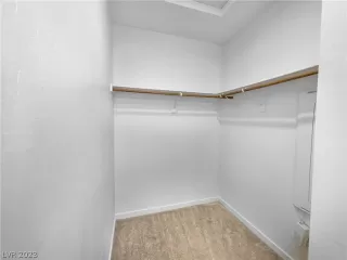 Photo #6: 2474156 Listing