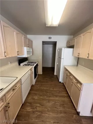 Photo #2: 2474168 Listing 