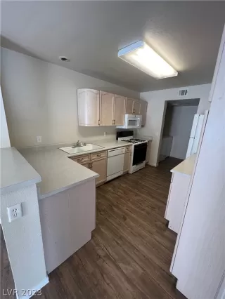 Photo #4: 2474168 Listing 