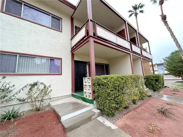 MLS: 2474218 Condo For Sale