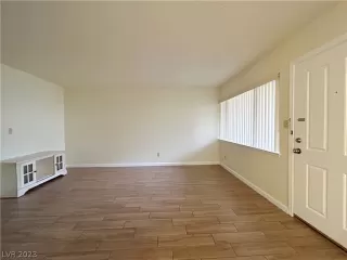 Photo #3: 2474218 Listing 