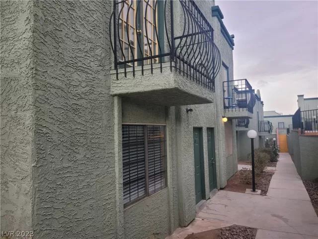 MLS: 2474251 Condo For Sale