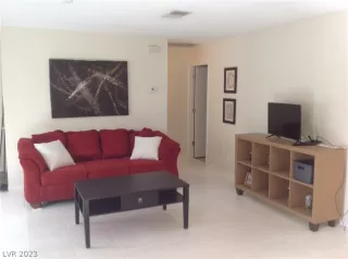 Photo #4: 2474294 Listing