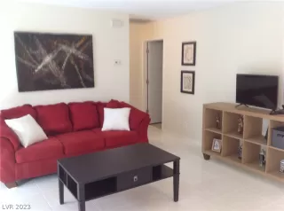 Photo #5: 2474294 Listing