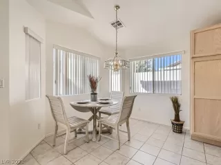 Photo #5: 2474300 Listing