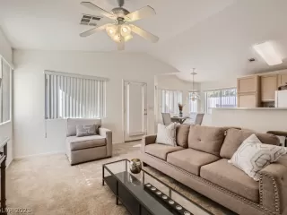 Photo #6: 2474300 Listing