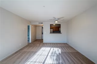 Photo #5: 2474330 Listing