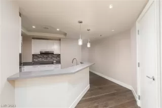 Photo #5: 2474365 Listing