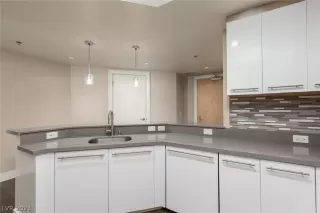 Photo #6: 2474365 Listing