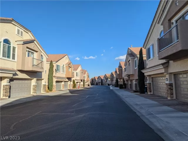 MLS: 2474389 Condo For Sale