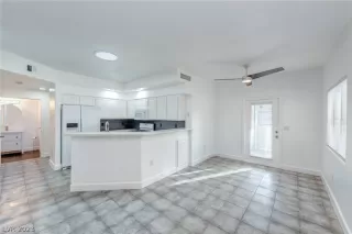 Photo #2: 2474396 Listing 