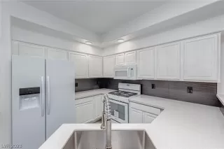 Photo #3: 2474396 Listing 