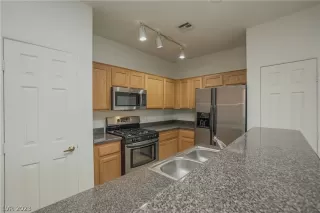 Photo #3: 2474405 Listing 