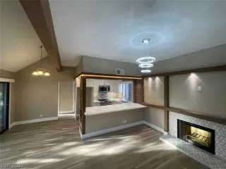 Photo #3: 2474415 Listing