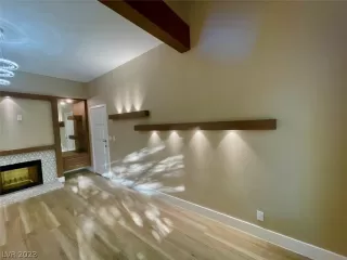 Photo #4: 2474415 Listing