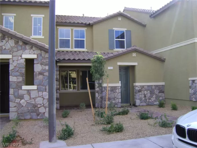 MLS: 2474422 Condo For Sale