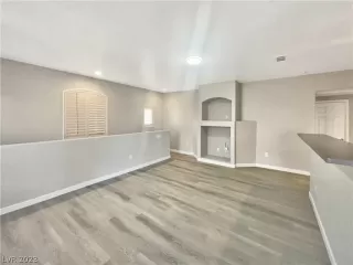 Photo #2: 2474437 Listing 