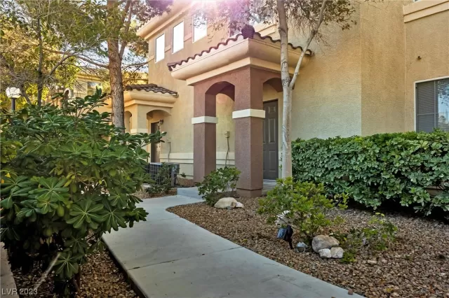 MLS: 2474475 Condo For Sale