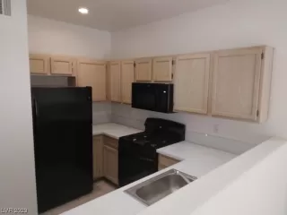 Photo #5: 2474591 Listing