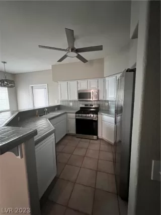 Photo #5: 2474595 Listing