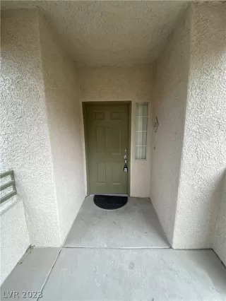 Photo #1: 2474633 Listing 