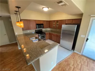 Photo #4: 2474633 Listing 